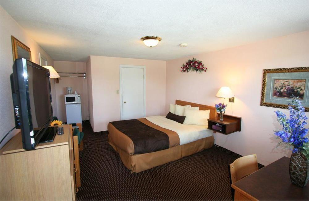 Campbellford River Inn ภายนอก รูปภาพ