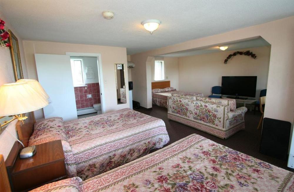 Campbellford River Inn ภายนอก รูปภาพ