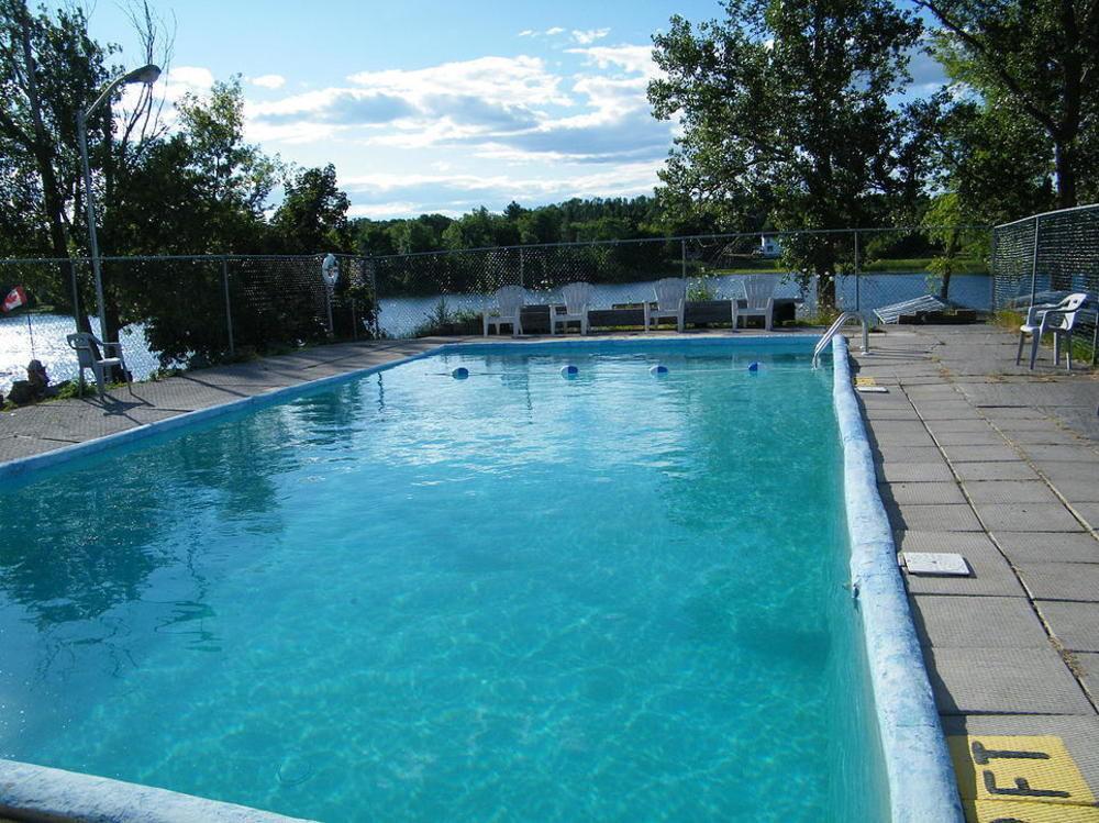 Campbellford River Inn ภายนอก รูปภาพ