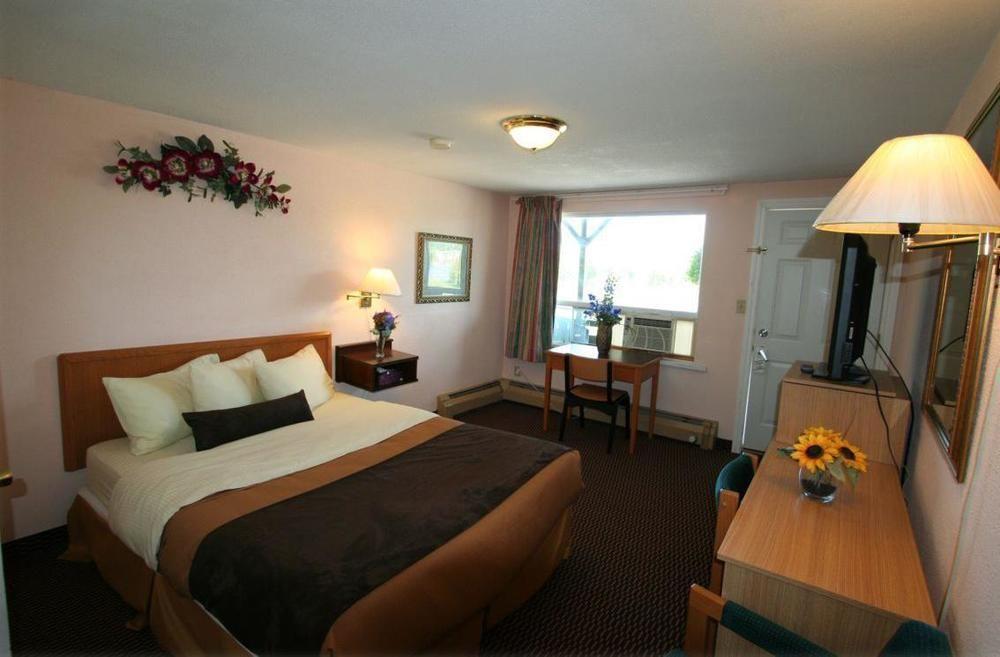 Campbellford River Inn ภายนอก รูปภาพ