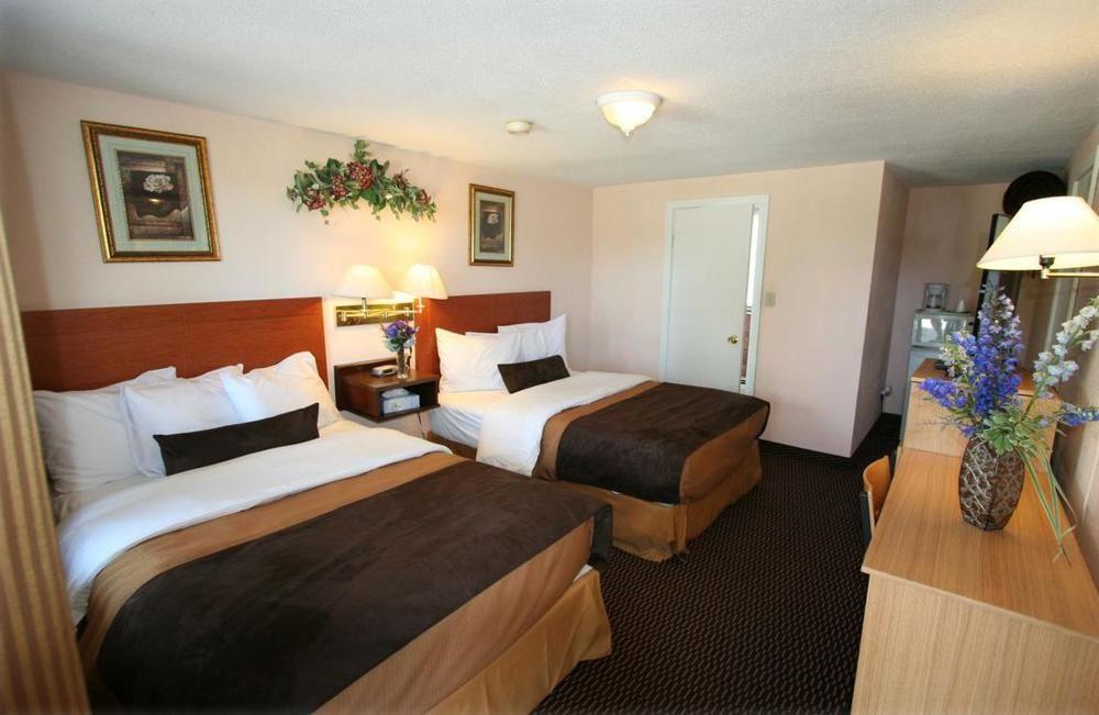Campbellford River Inn ภายนอก รูปภาพ