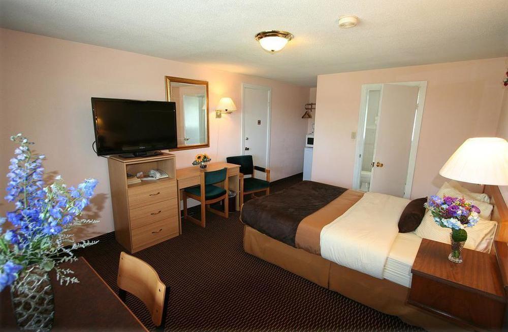 Campbellford River Inn ภายนอก รูปภาพ