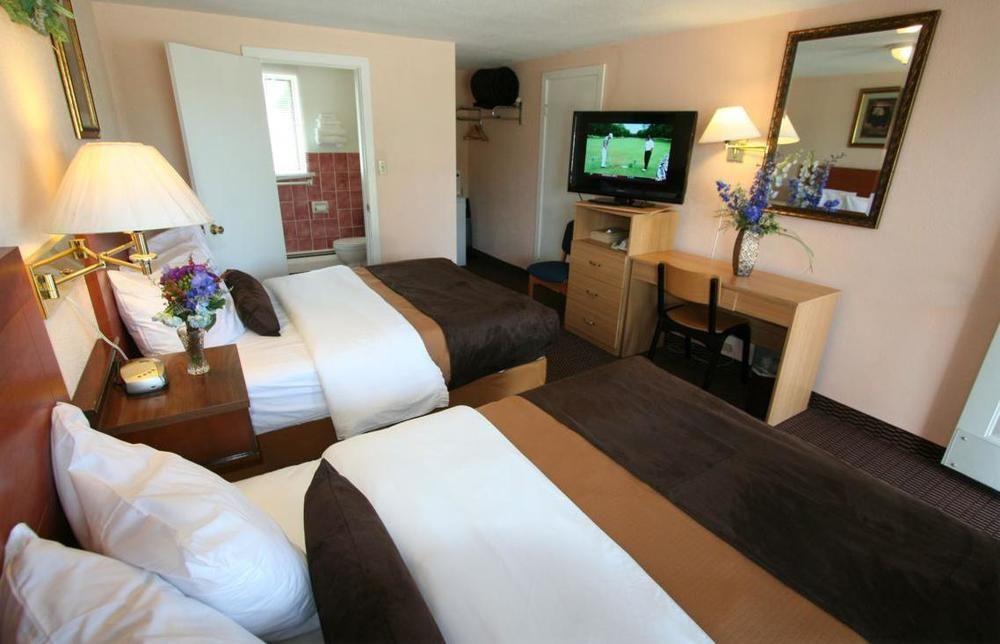 Campbellford River Inn ภายนอก รูปภาพ