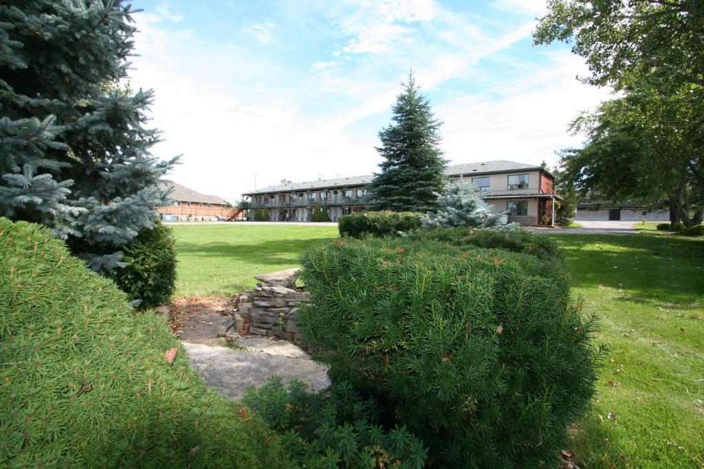 Campbellford River Inn ภายนอก รูปภาพ
