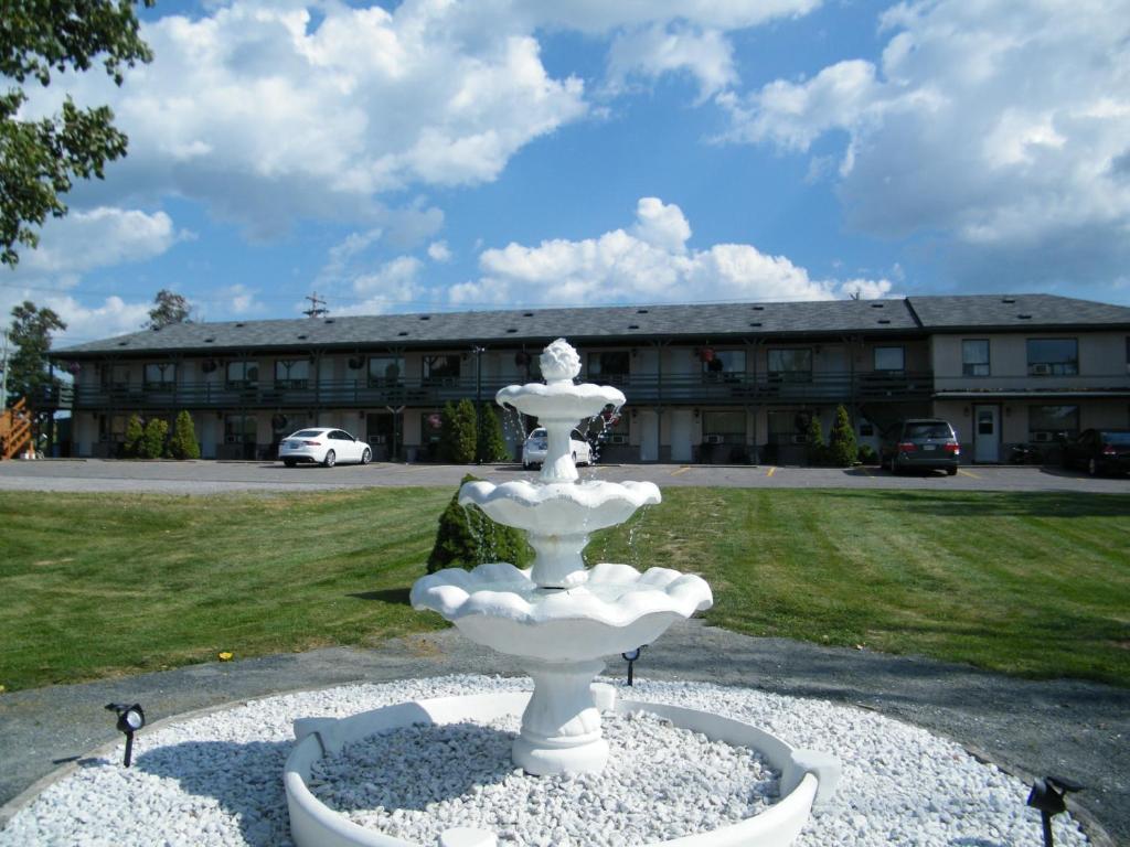 Campbellford River Inn ภายนอก รูปภาพ