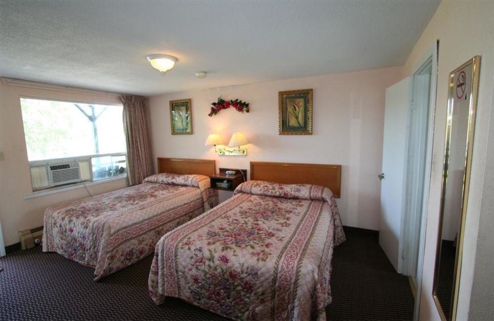Campbellford River Inn ภายนอก รูปภาพ