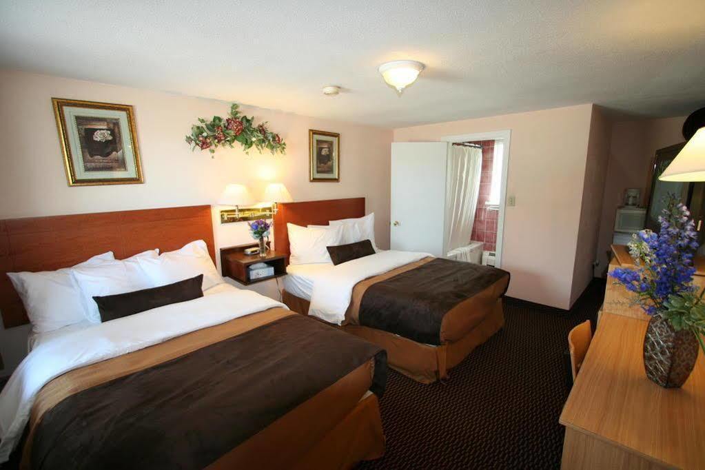 Campbellford River Inn ภายนอก รูปภาพ