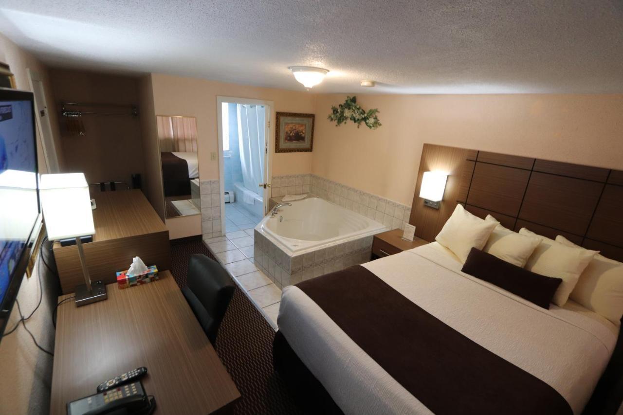 Campbellford River Inn ภายนอก รูปภาพ